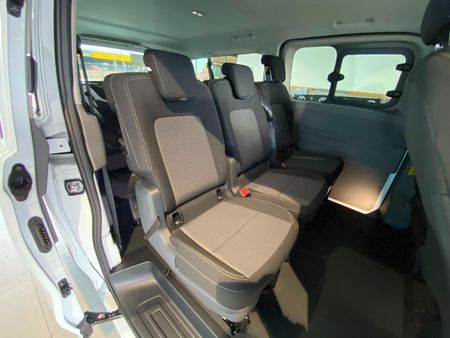2026-Volkswagen-Transporter-Crew-Bus-20TDI-LWB-81kw-8-Seat_17