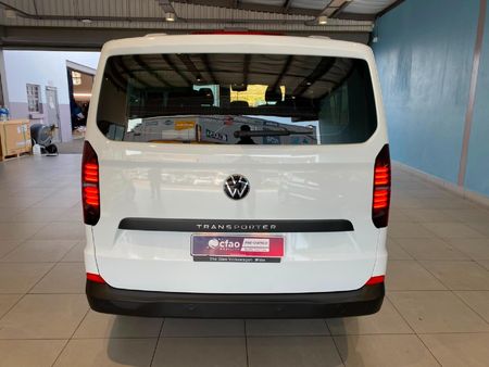 2026-Volkswagen-Transporter-Crew-Bus-20TDI-LWB-81kw-8-Seat_4