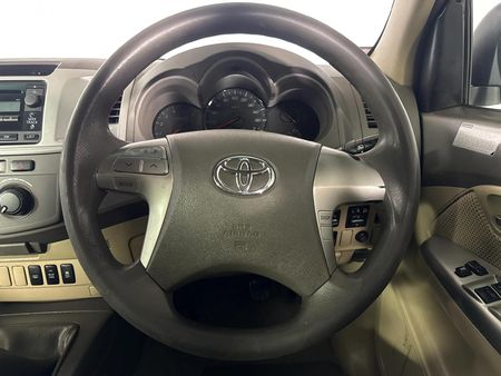 2013-Toyota-Fortuner-25-D-4D-Raised-Body_11
