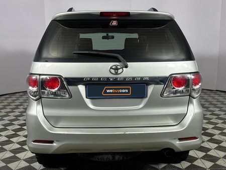 2013-Toyota-Fortuner-25-D-4D-Raised-Body_17