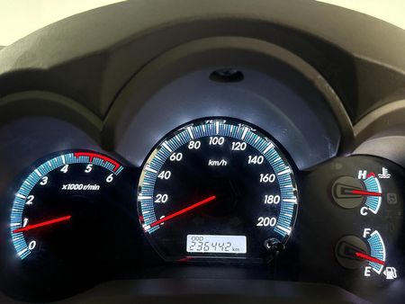 2013-Toyota-Fortuner-25-D-4D-Raised-Body_2