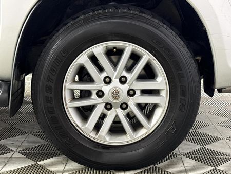 2013-Toyota-Fortuner-25-D-4D-Raised-Body_5