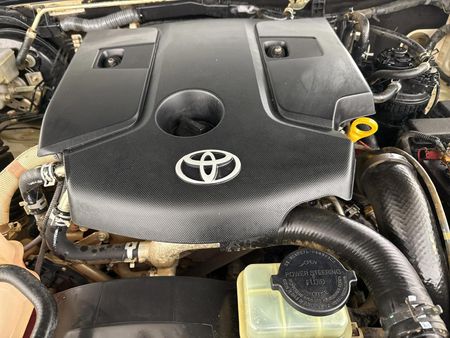 2019-Toyota-Hilux-24-GD-6-Raised-Body-SRX-Auto-Extended-Cab_10