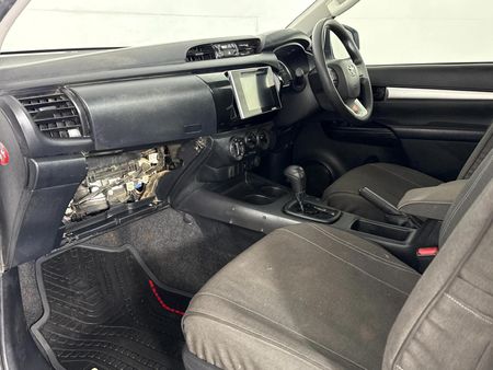 2019-Toyota-Hilux-24-GD-6-Raised-Body-SRX-Auto-Extended-Cab_6