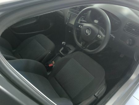 2020-Volkswagen-Polo-Vivo-14-Comfortline-5-dr_10