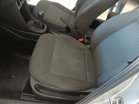 2020-Volkswagen-Polo-Vivo-14-Comfortline-5-dr_13