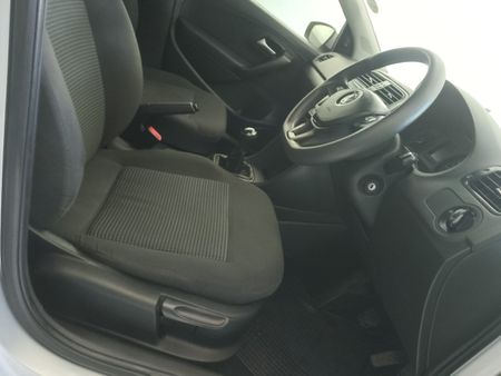 2020-Volkswagen-Polo-Vivo-14-Comfortline-5-dr_7