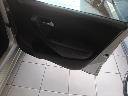 2020-Volkswagen-Polo-Vivo-14-Comfortline-5-dr_8