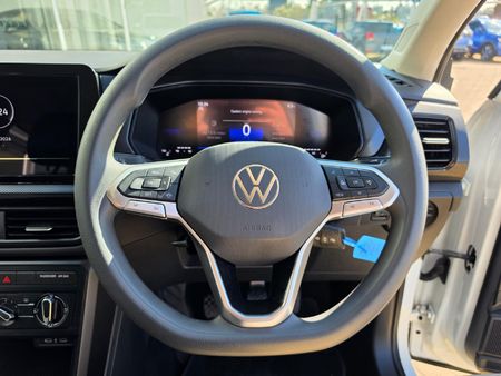 2025-Volkswagen-T-Cross-10-TSI_14
