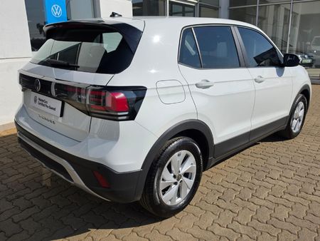 2025-Volkswagen-T-Cross-10-TSI_2
