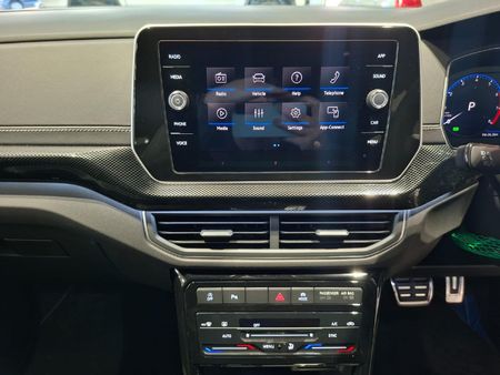 2026-Volkswagen-T-Cross-10-TSI-R-Line-Auto_17