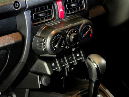 2022-Suzuki-Jimny-15-GL-Auto_15