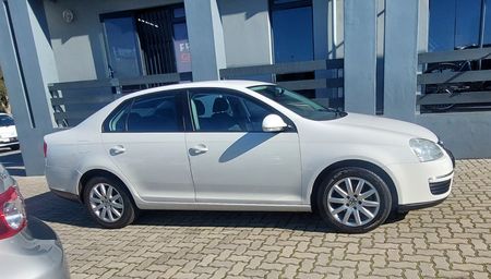 2009-Volkswagen-Jetta-20-Comfortline_1
