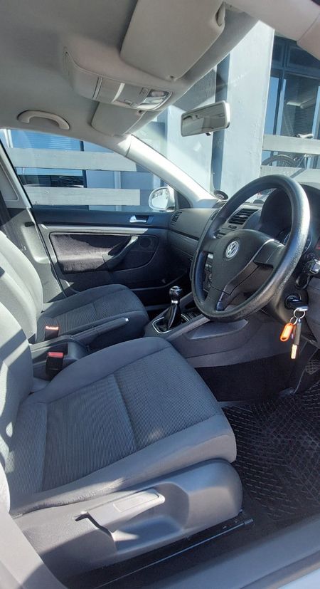2009-Volkswagen-Jetta-20-Comfortline_4