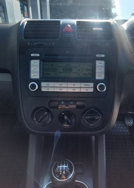 2009-Volkswagen-Jetta-20-Comfortline_7
