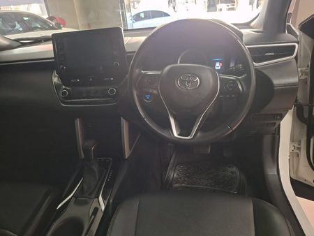 2025-Toyota-Corolla-Cross-18-XS-Hybrid_11