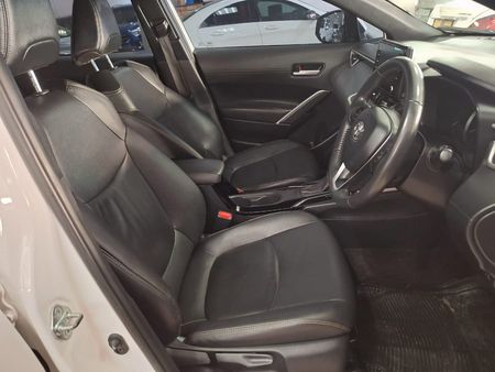2025-Toyota-Corolla-Cross-18-XS-Hybrid_13