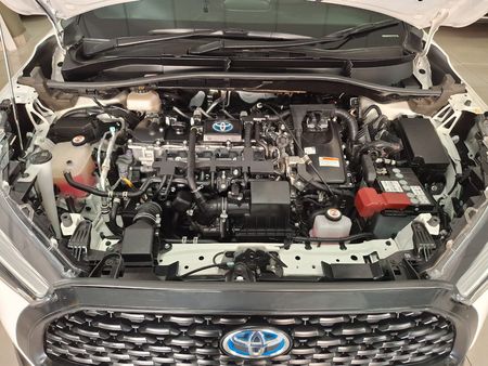 2025-Toyota-Corolla-Cross-18-XS-Hybrid_15