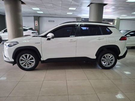 2025-Toyota-Corolla-Cross-18-XS-Hybrid_5