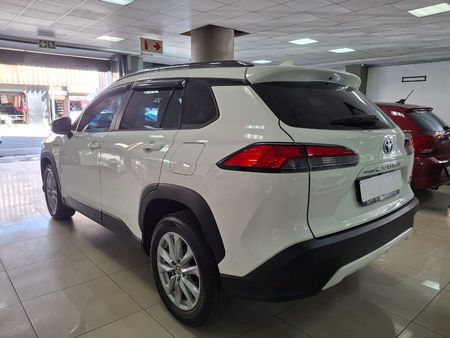 2025-Toyota-Corolla-Cross-18-XS-Hybrid_6