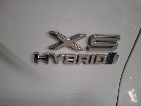 2025-Toyota-Corolla-Cross-18-XS-Hybrid_8