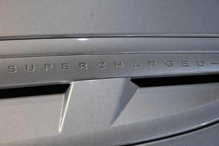 2010-Jaguar-XF-XFR-50-Supercharged-Sport-6-Speed-Shiftable-Auto_19