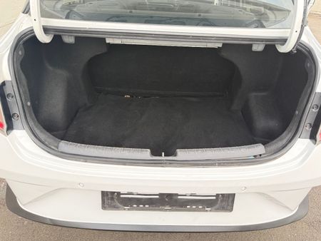 2023-Hyundai-Grand-i10-12-fluid-sedan-accident-free-bargain_10