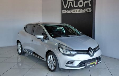 2017-Renault-Clio-IV-900T-Dynamique-5-dr-66kW_0