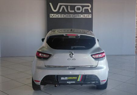 2017-Renault-Clio-IV-900T-Dynamique-5-dr-66kW_5