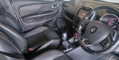 2017-Renault-Clio-IV-900T-Dynamique-5-dr-66kW_8