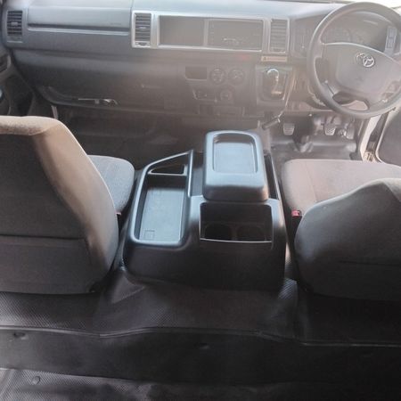 2018-Toyota-Quantum-27-10-seat_1