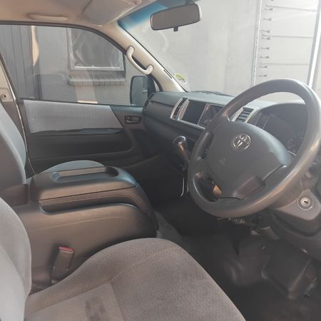 2018-Toyota-Quantum-27-10-seat_2