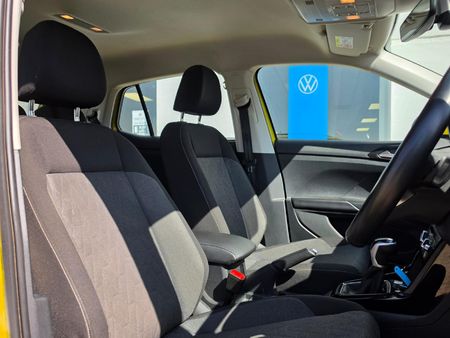 2025-Volkswagen-T-Cross-10-TSI-Life-Auto_11