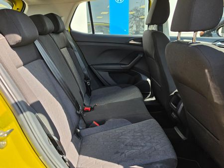 2025-Volkswagen-T-Cross-10-TSI-Life-Auto_12