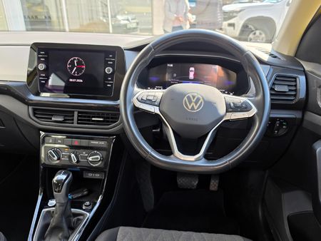 2025-Volkswagen-T-Cross-10-TSI-Life-Auto_14