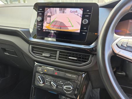 2025-Volkswagen-T-Cross-10-TSI-Life-Auto_15