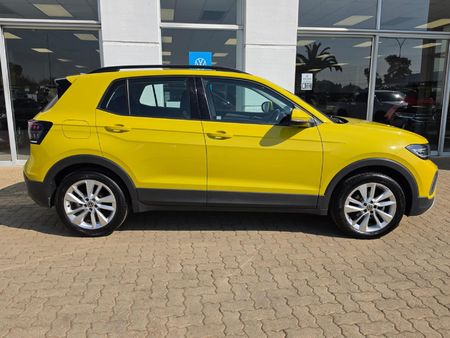 2025-Volkswagen-T-Cross-10-TSI-Life-Auto_1