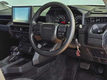 2026-Toyota-Hilux-28-GD-6-RB-SRX-Auto-Double-Cab_17