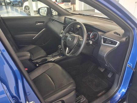 2024-Toyota-Corolla-Cross-18-XS_7