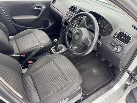 2011-Volkswagen-Polo-16-Comfortline-5-dr_14