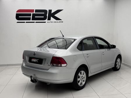 2011-Volkswagen-Polo-16-Comfortline-5-dr_5