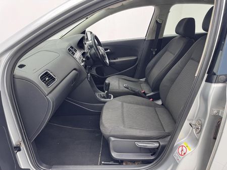 2011-Volkswagen-Polo-16-Comfortline-5-dr_6