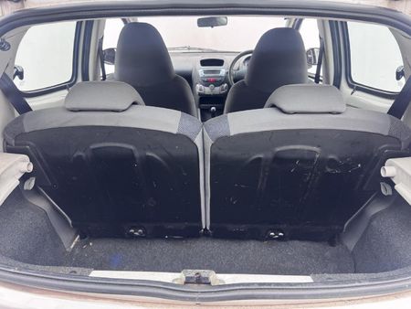 2009-Peugeot-107-XT-X-Line_12