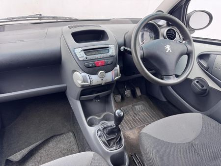 2009-Peugeot-107-XT-X-Line_7