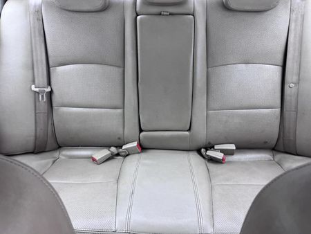 2013-Geely-Emgrand-EC7-18-Lux_13