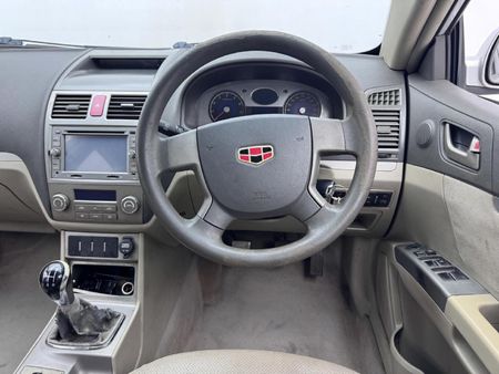 2013-Geely-Emgrand-EC7-18-Lux_8