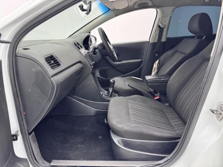 2017-Volkswagen-Polo-GP-12-TSI-Trendline-66kW_6