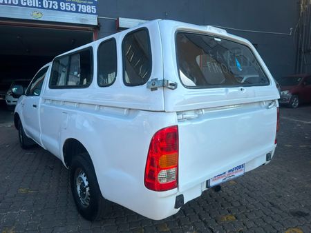 2013-Toyota-Hilux-25-D-4D-Single-Cab_8