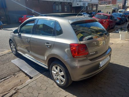 2014-Volkswagen-Polo-14-Comfortline-5-dr_3