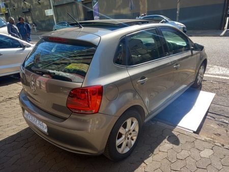 2014-Volkswagen-Polo-14-Comfortline-5-dr_4